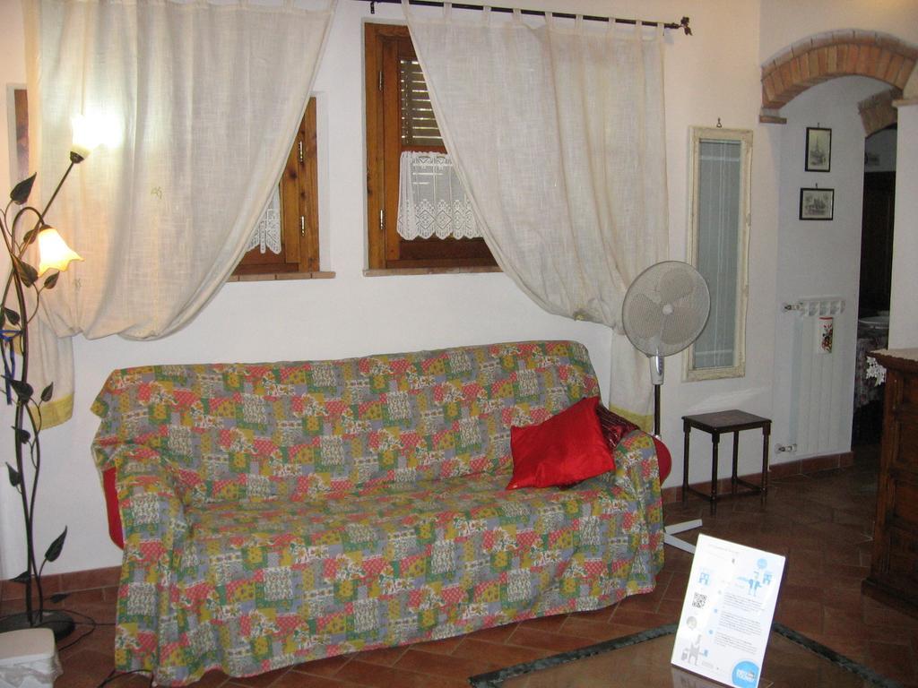 מלון סן ג'ימיניאנו La Capanna Di Sovestro מראה חיצוני תמונה